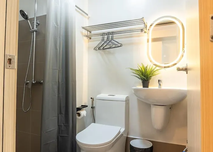 The Hmlet Manila, Near Poblacion Makati Nightlife