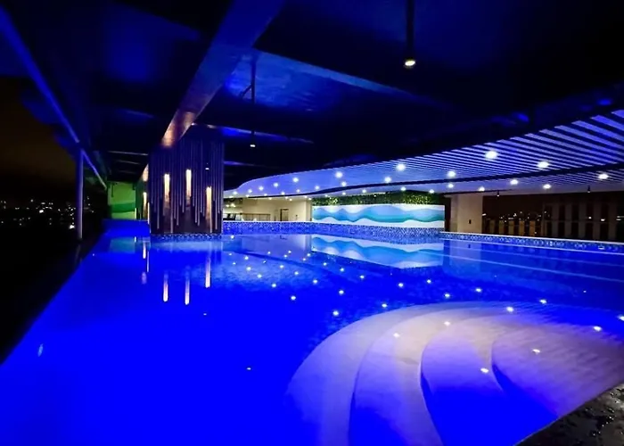 The Hmlet Manila, Near Poblacion Makati Nightlife Apartment